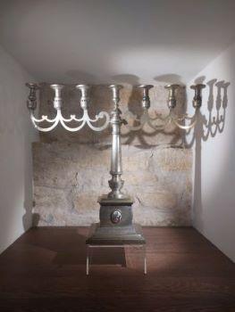 Sfeșnicul pentru Sfânta Masă cu șapte lumini