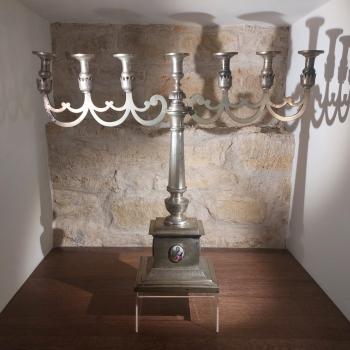 Sfeșnicul pentru Sfânta Masă cu șapte lumini