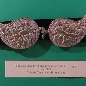Pereche de paftale cu cingătoare din catifea mov, secolul al XIX-lea