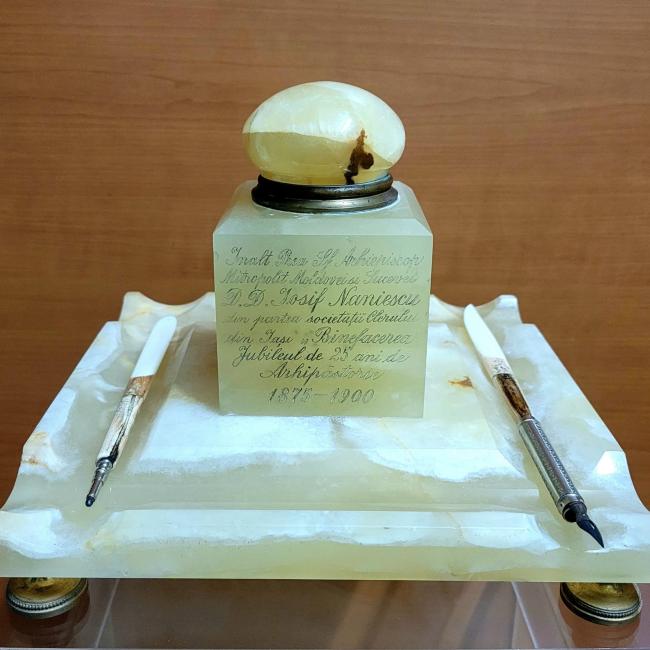 Trusă de scris primită de Mitropolitul Iosif Naniescu